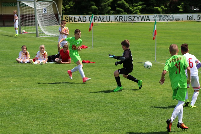 中场球员的职责是什么？