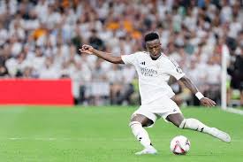 詹姆斯是本赛季场均失误低于2次的球员中，场均助攻数最高的